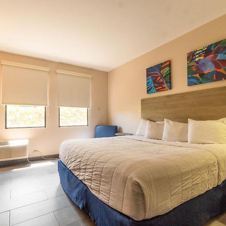 Parador El Faro Aguadilla Bagian luar foto
