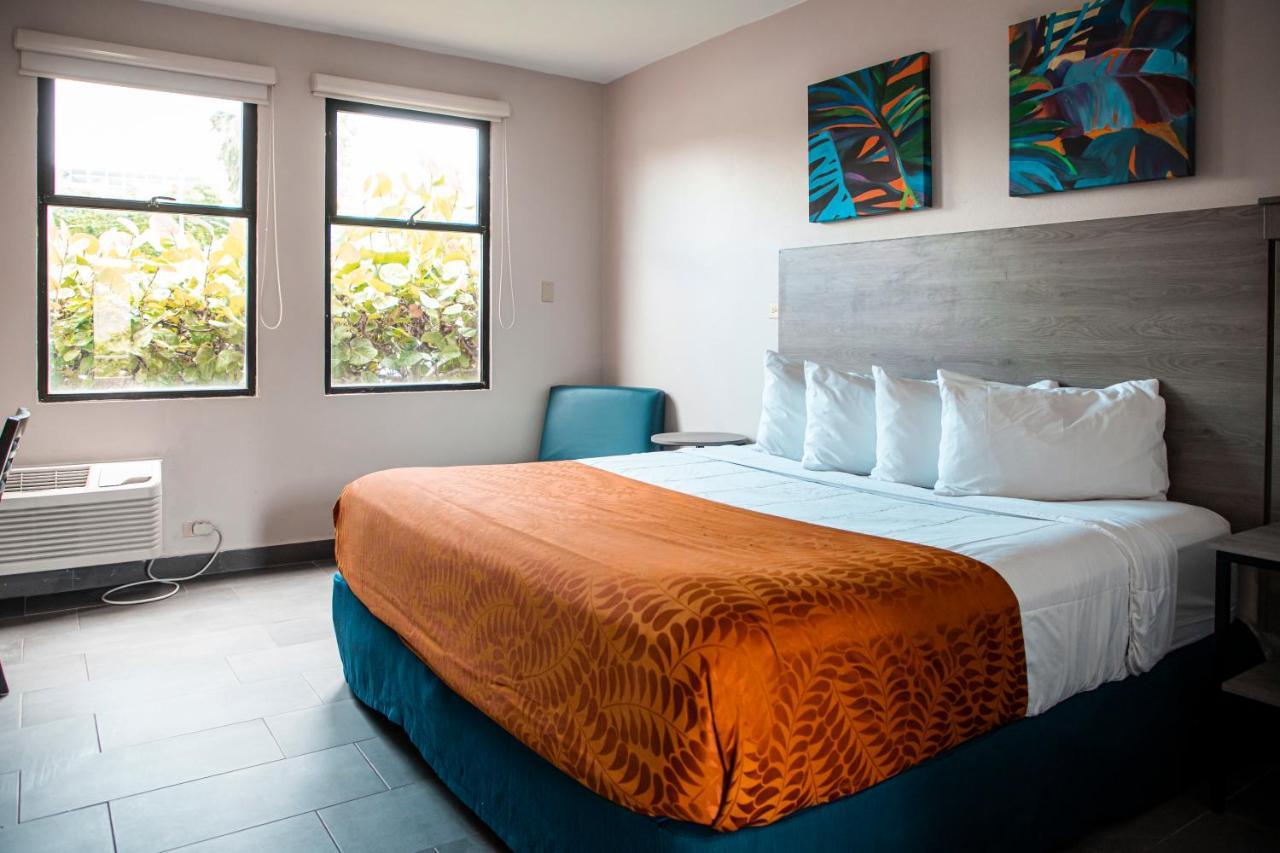Parador El Faro Aguadilla Bagian luar foto
